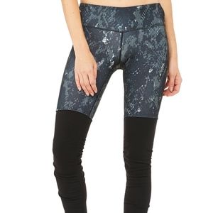 EUC ALO Yoga Black Python  Goddess Leggings XS